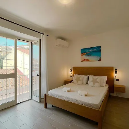 Homes - Nicoletta Vendégház 3*